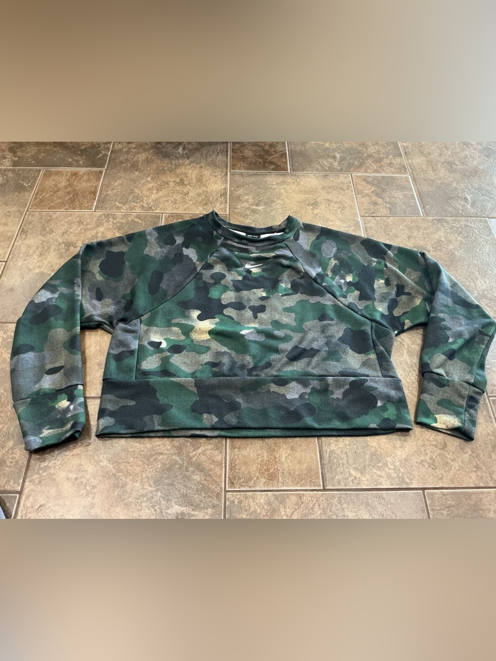 🥵 Nike Green and Black Camo Crewneck Sweatshirt